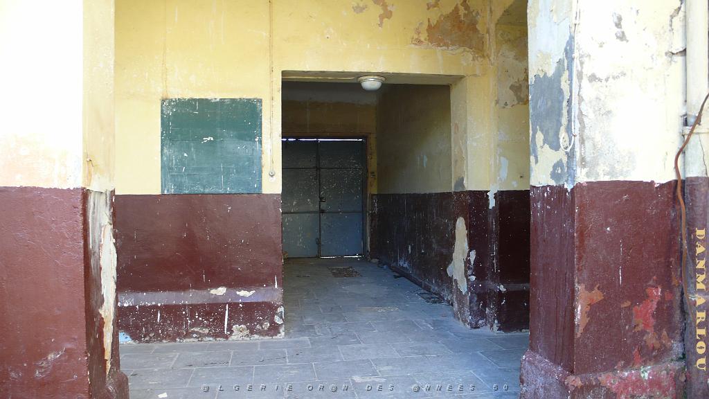 ORAN MARS 2012 93 ecole Pasteur filles Entree rue Mohamed El Kebir.JPG